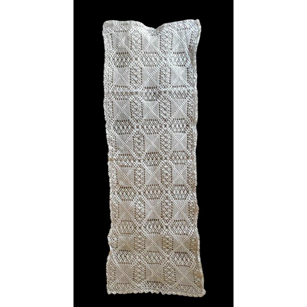 Hand-Crocheted White Lace Table Runner Dresser Scarf Shawl 51x17 Granny core VTG - Picture 8 of 10